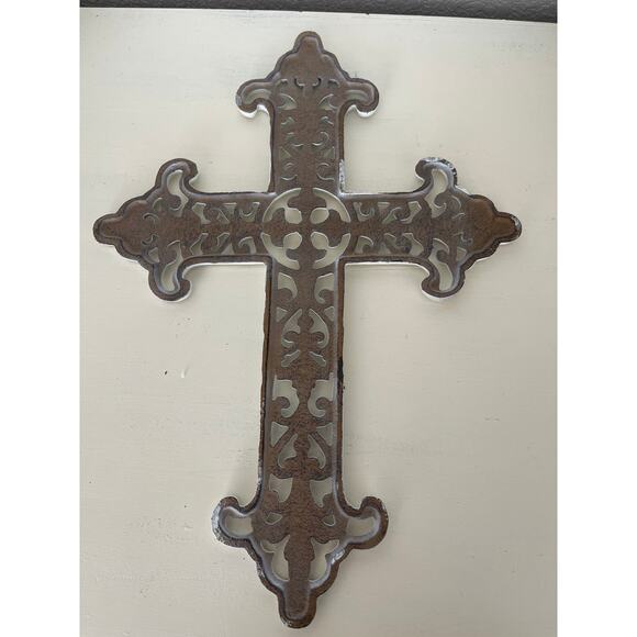 Vintage style painted Metal Cross - Picture 2 of 2